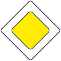 Знак дорожный 2.1 Главная дорога